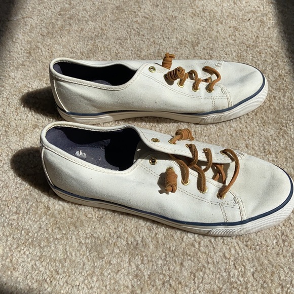 Sperry - Picture 2 of 4